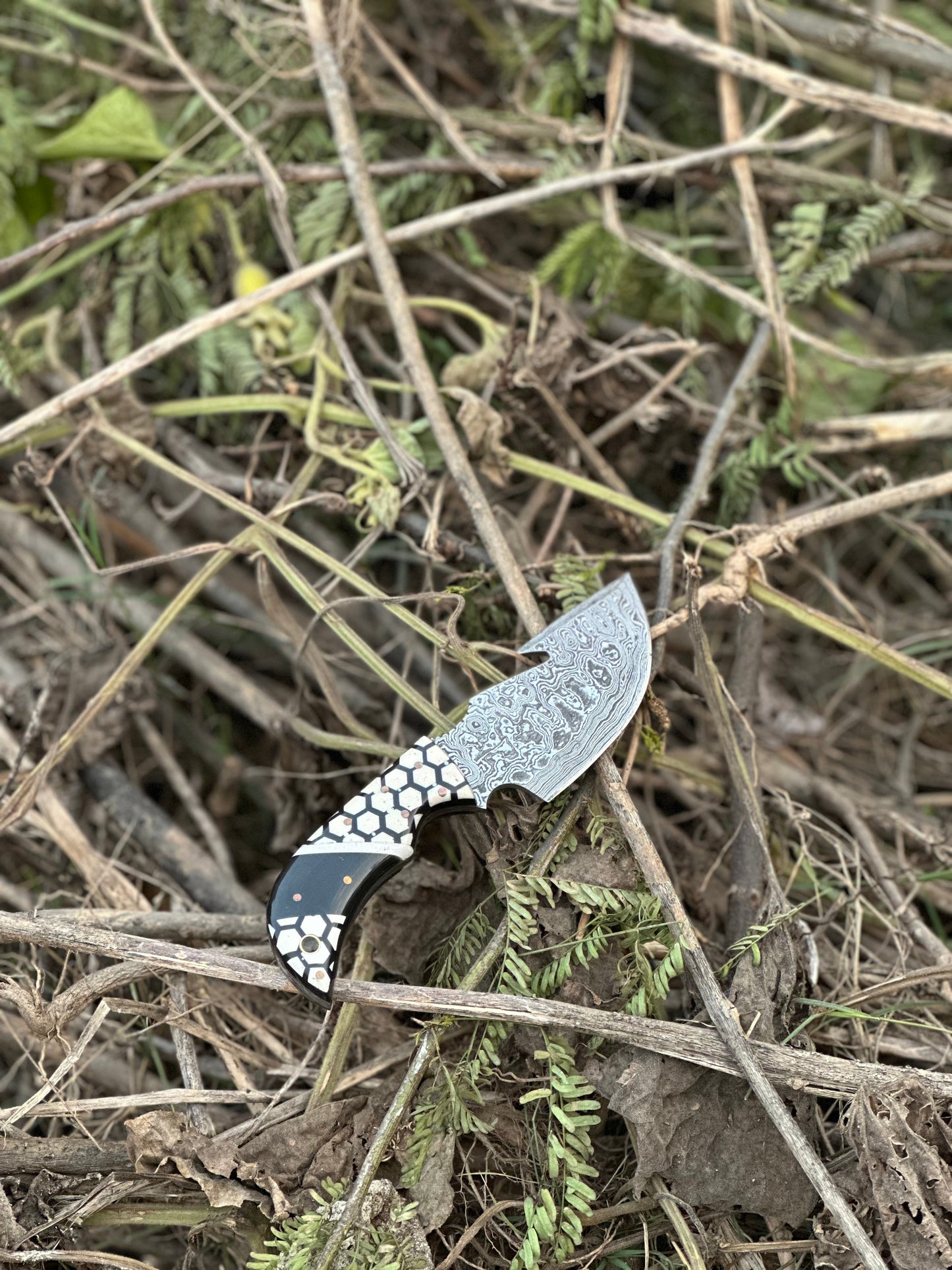 Texan Knives Exquisite Custom Handmade Damascus Steel Guthook Skinning Knife with Unique Resin Handle - 7.5” Blade with Leather Sheath