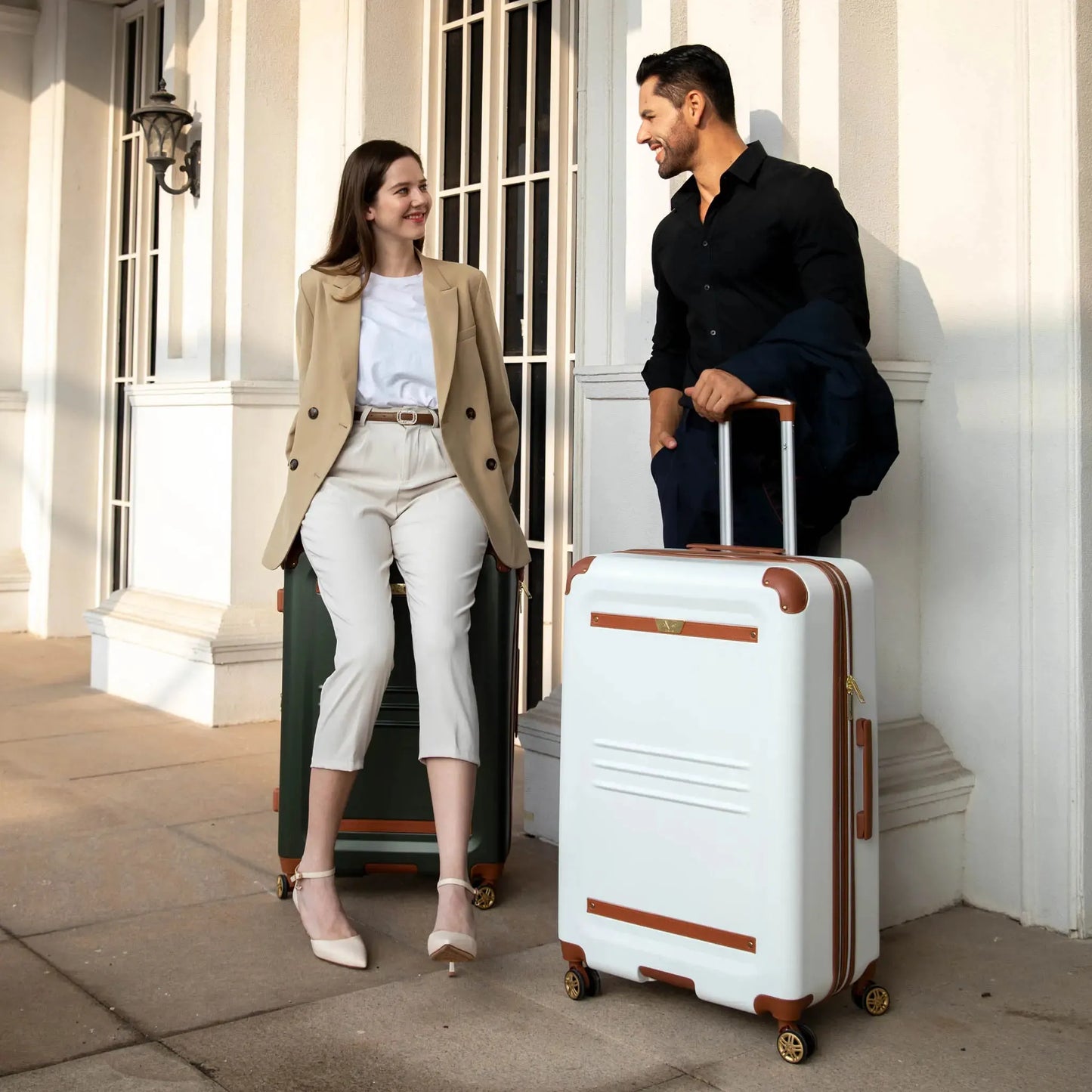 Travellty Vintage 3 Piece Expandable Retro Luggage Set