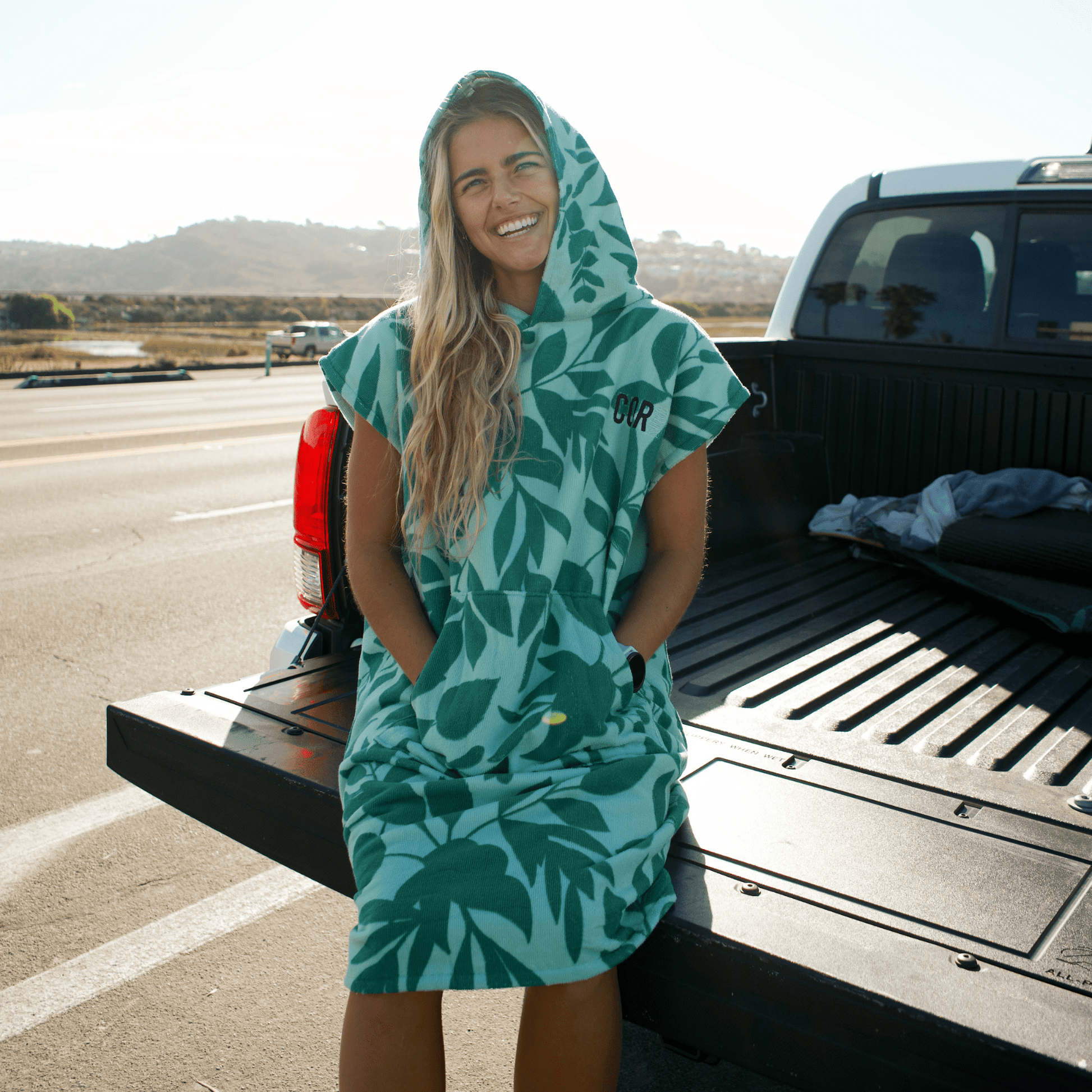 COR Surf Changing Towel Poncho (Kailua) Medium Size - Angler's Pro Tackle & Outdoors