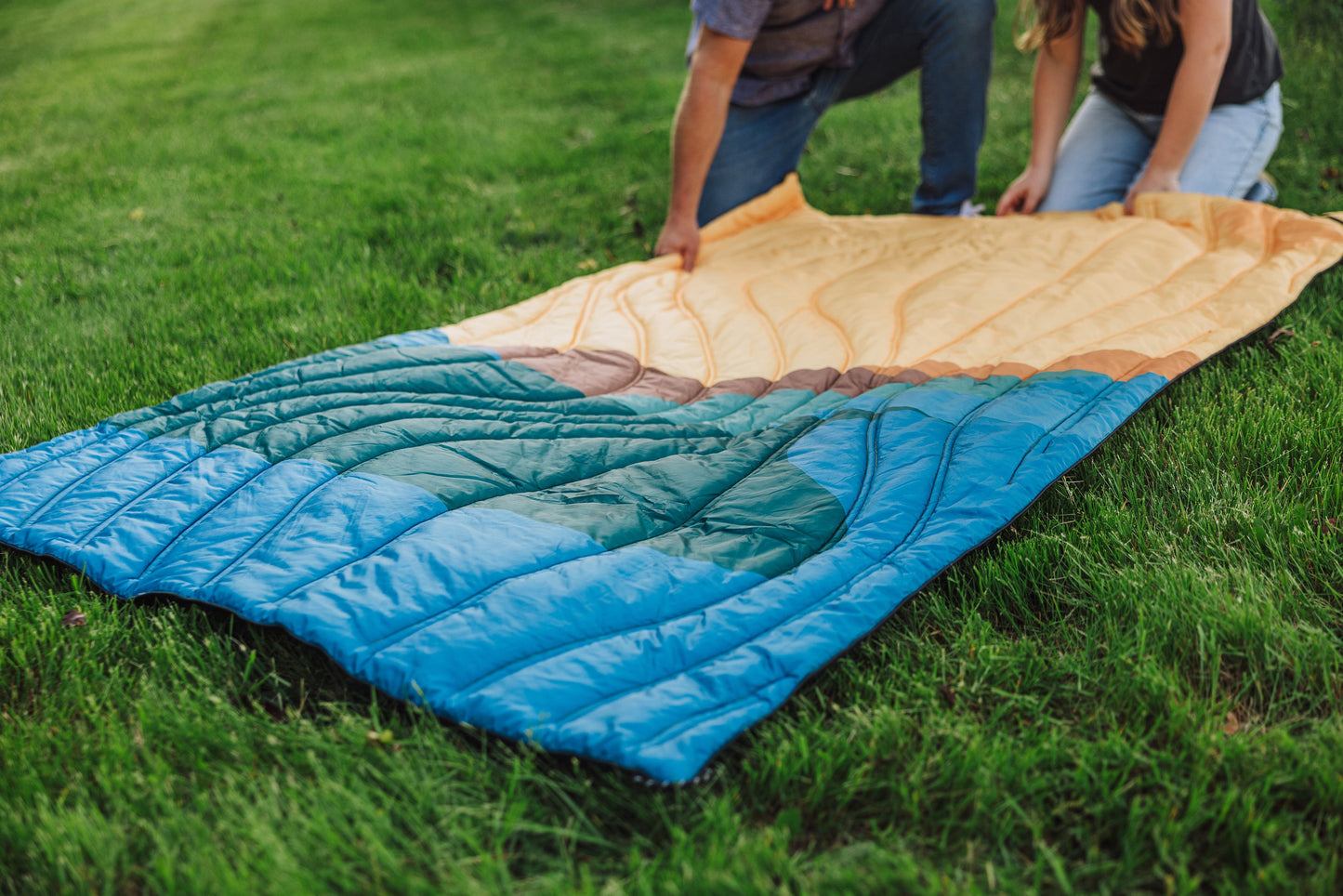 Picnic Time Aura Outdoor Puffer Blanket