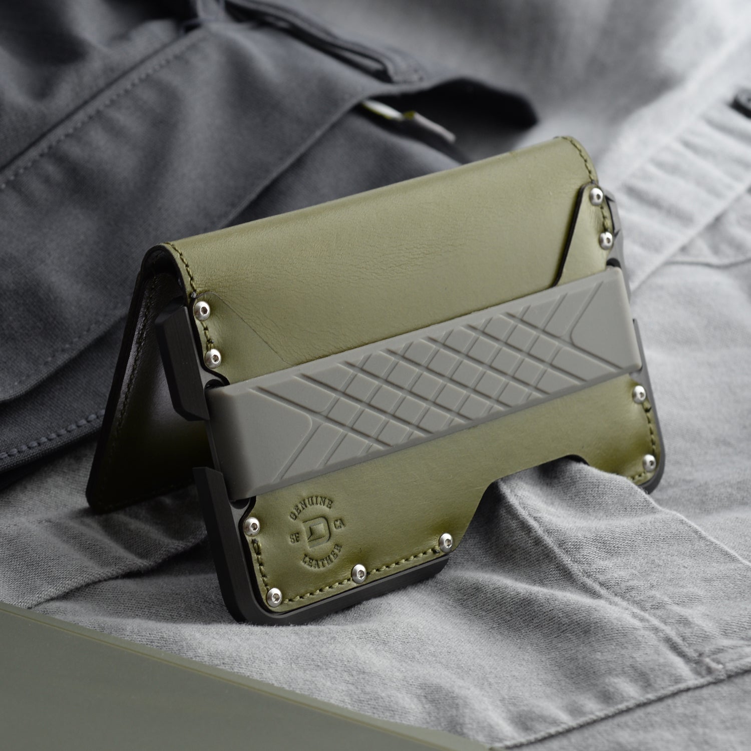 DANGO D01 DAPPER™ BIFOLD WALLET - Angler's Pro Tackle & Outdoors