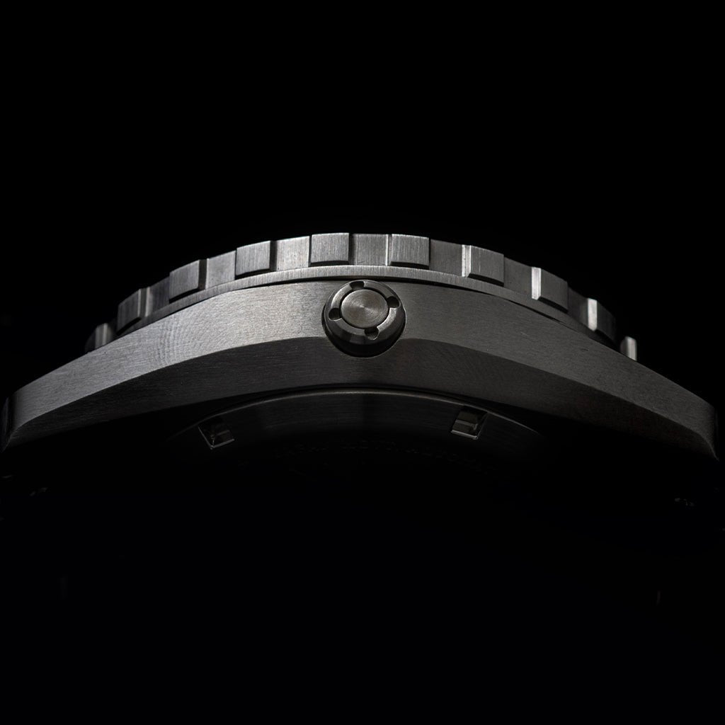 DANGO DV - 02 - AUTOMATIC DIVE WATCH WITH SILICONE SPORT STRAP - Angler's Pro Tackle & Outdoors