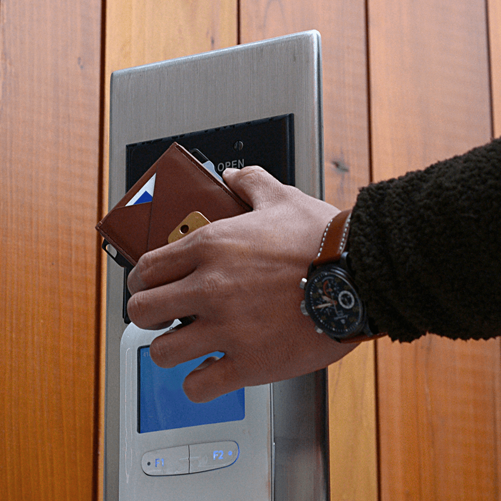 DANGO M1 MAVERICK™ BIFOLD WALLET - 4 POCKET BIFOLD LEATHER - Angler's Pro Tackle & Outdoors