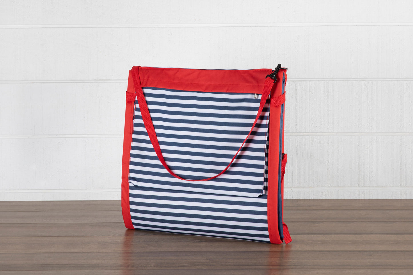 Picnic Time Beachcomber Portable Beach Chair & Tote