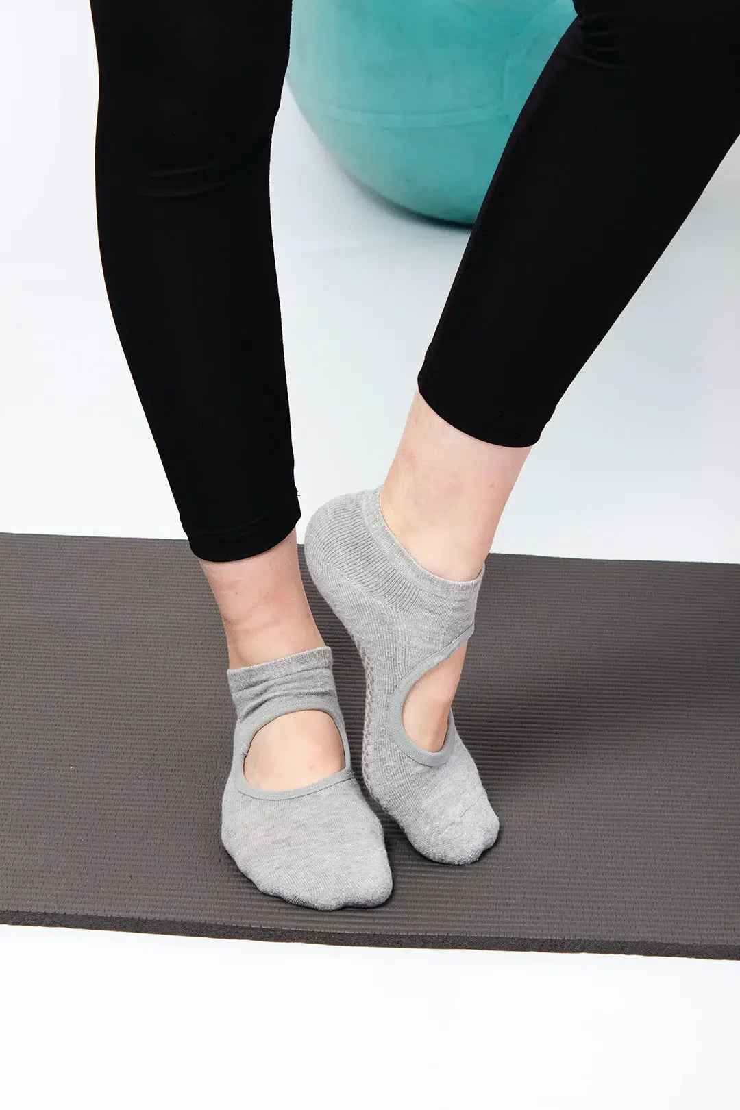 GoWith Women's Non Slip No Show Grip Socks for Yoga & Pilates