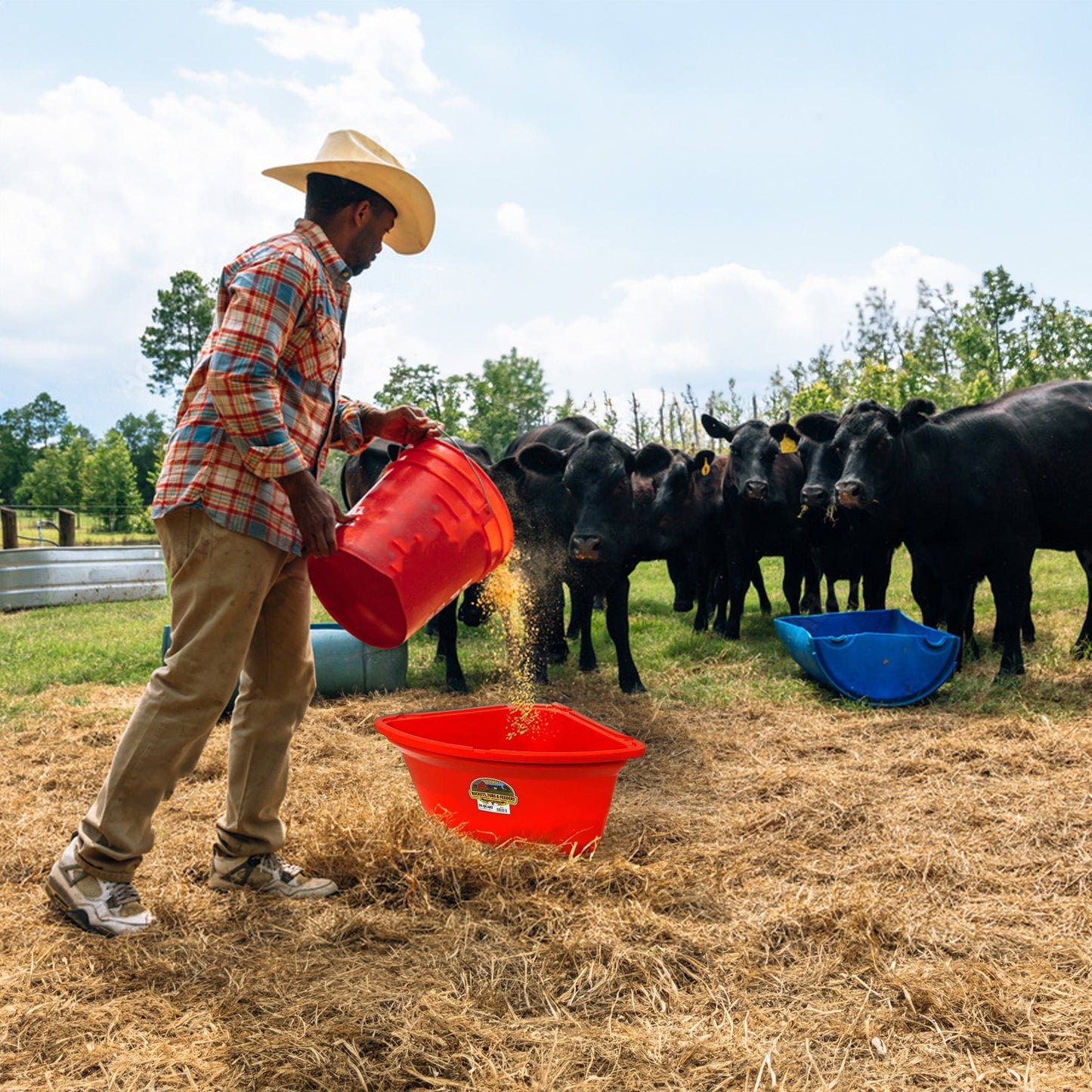 Little Giant 26 Quart Plastic Hanging Corner Livestock Animal Feeder Bucket, Red - Angler's Pro Tackle & Outdoors