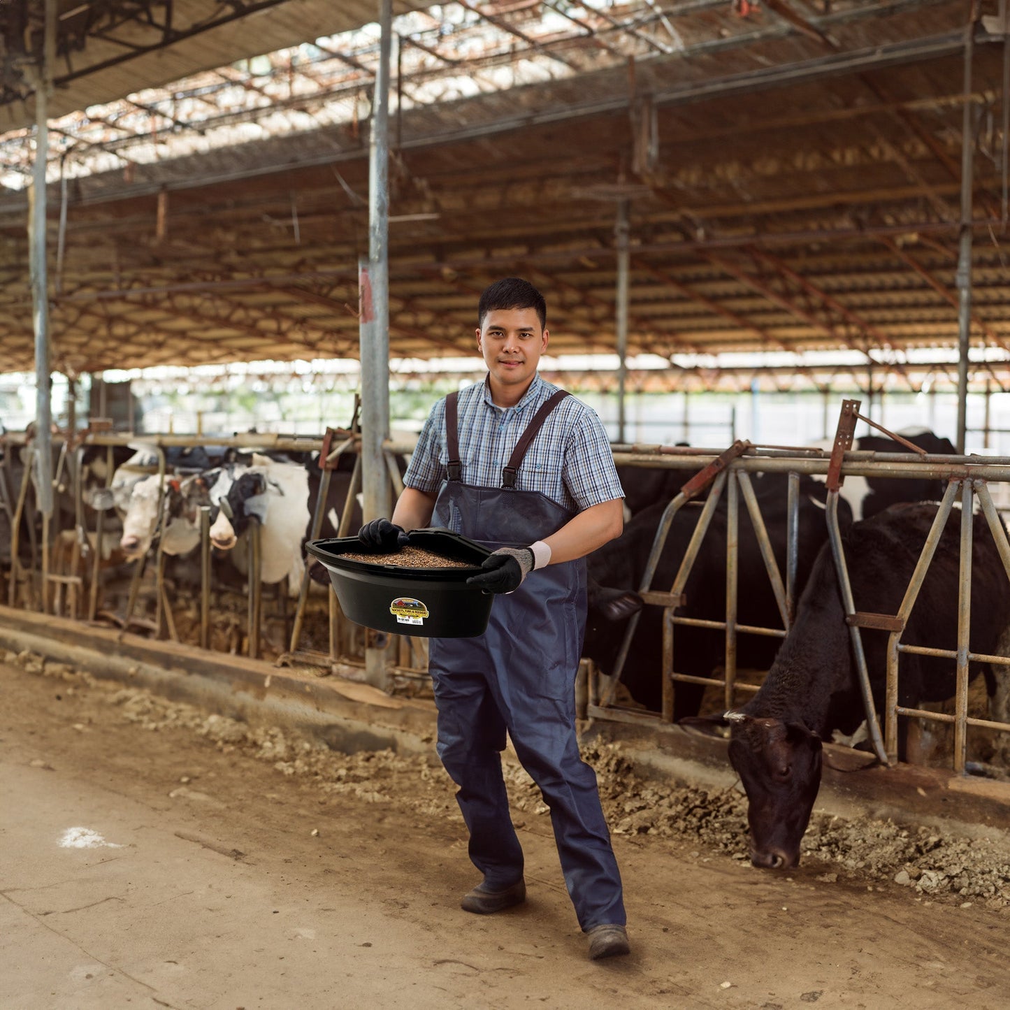 Little Giant 26 Quart Plastic Hanging Corner Livestock Feeder Bucket, Black - Angler's Pro Tackle & Outdoors
