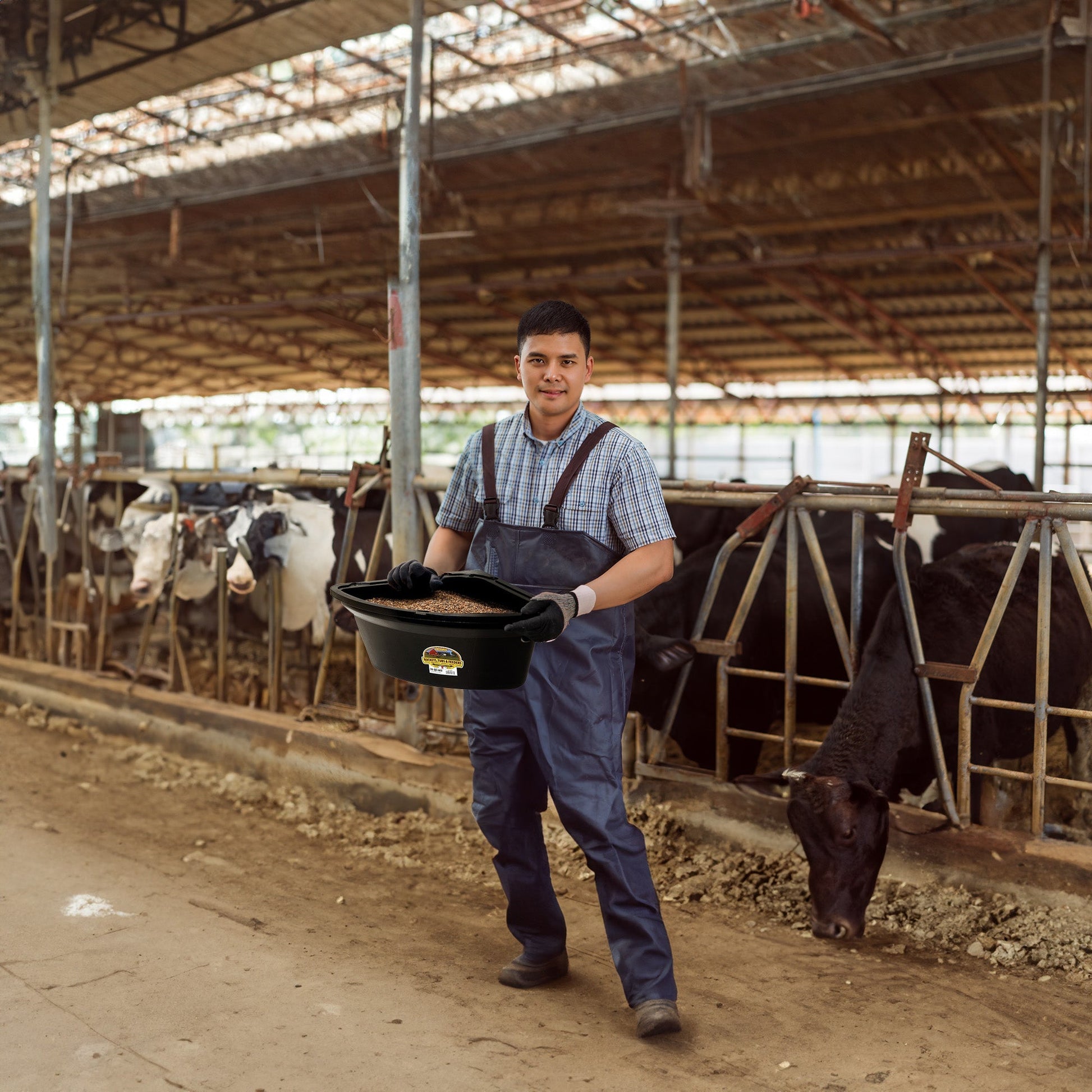 Little Giant 26 Quart Plastic Hanging Corner Livestock Feeder Bucket, Black - Angler's Pro Tackle & Outdoors