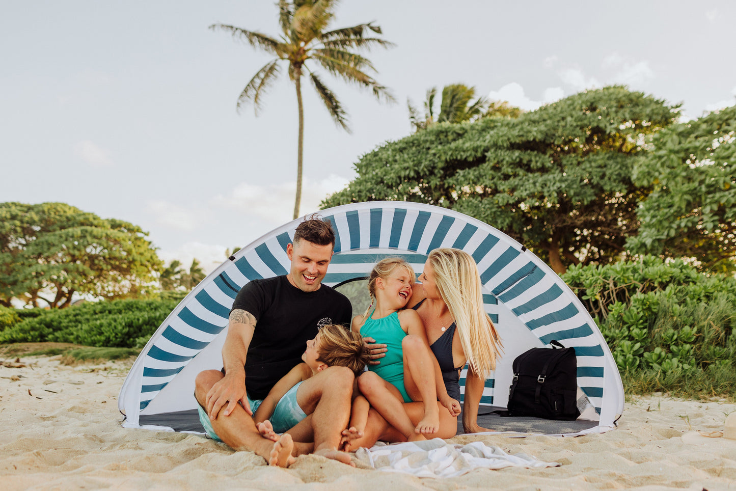 Picnic Time Manta Portable Beach Tent