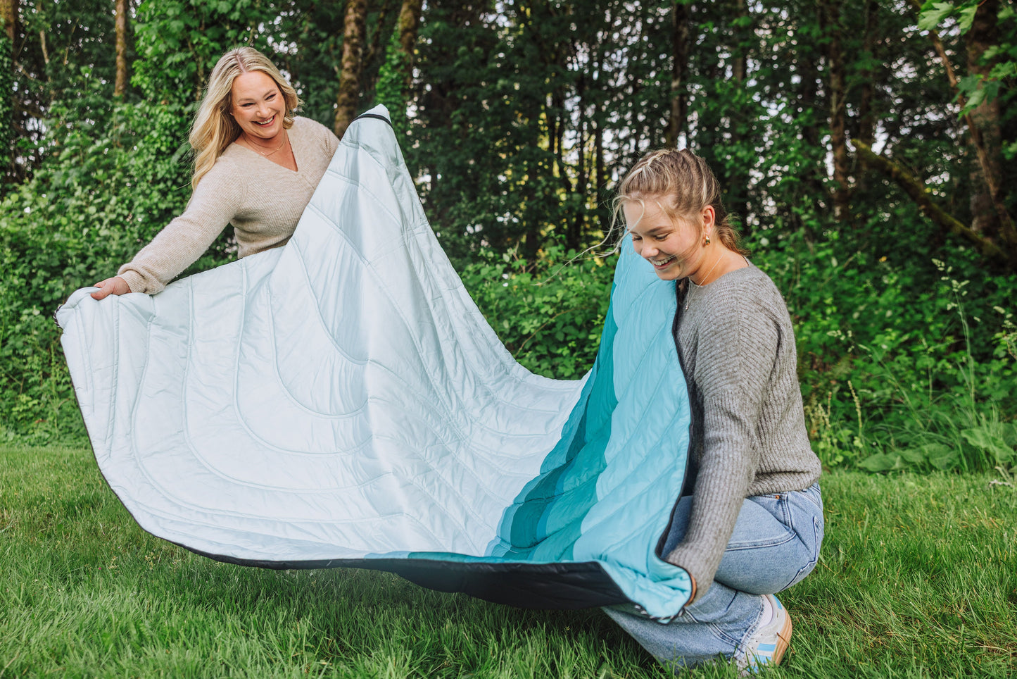 Picnic Time Aura Outdoor Puffer Blanket