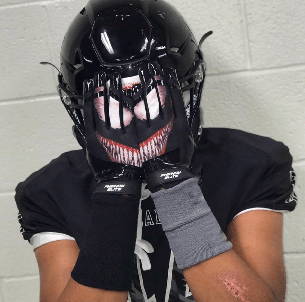 Phenom Elite Villain Football Gloves - VPS3 - Angler's Pro Tackle & Outdoors