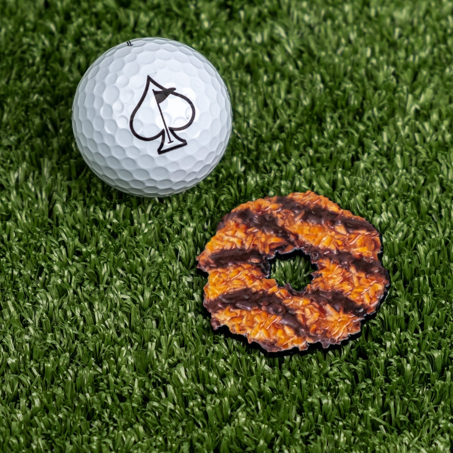 Pins and Aces Coconut Fudge Cookie Ball Marker - Angler's Pro Tackle & Outdoors
