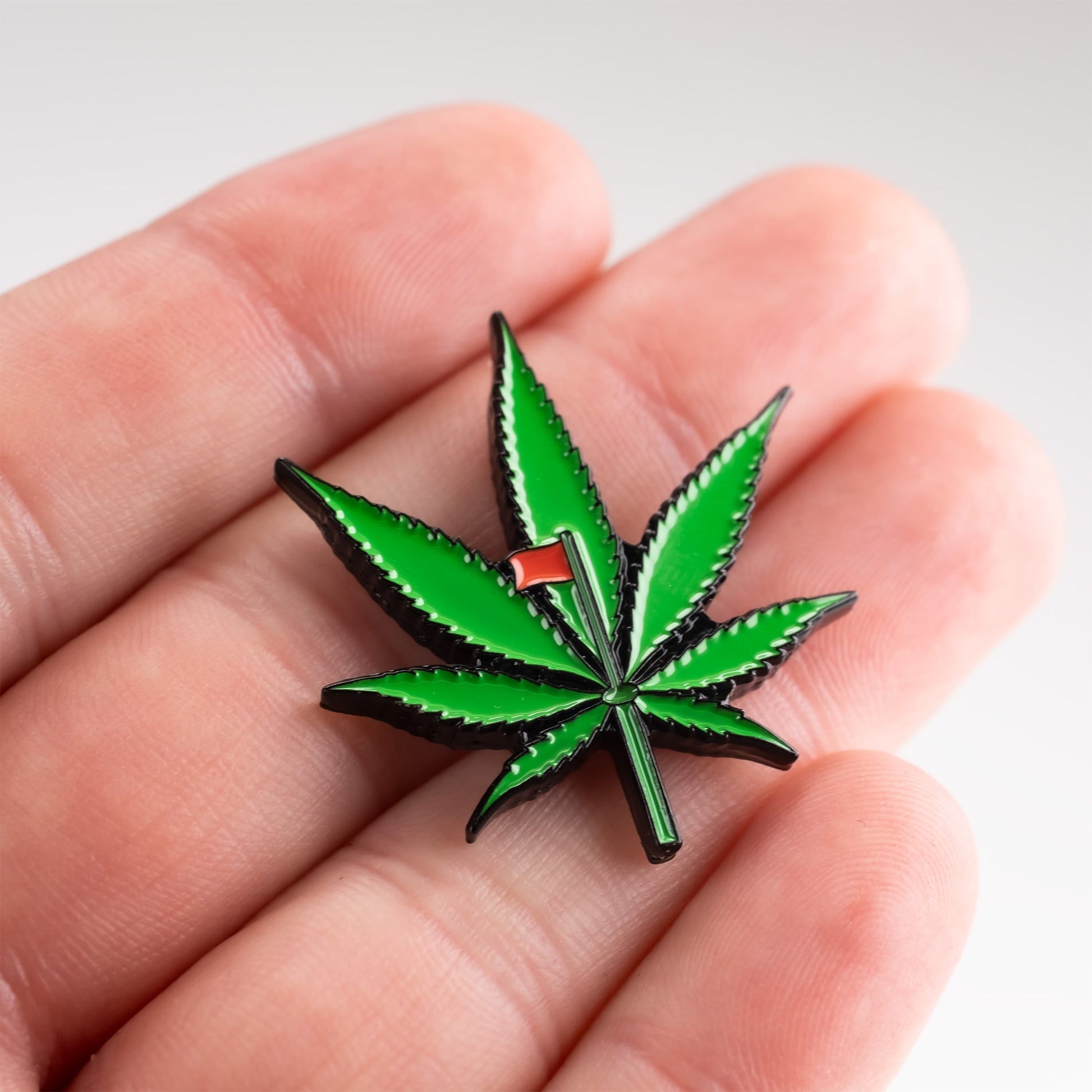 Pins and Aces Pot Leaf Ball Marker - Angler's Pro Tackle & Outdoors