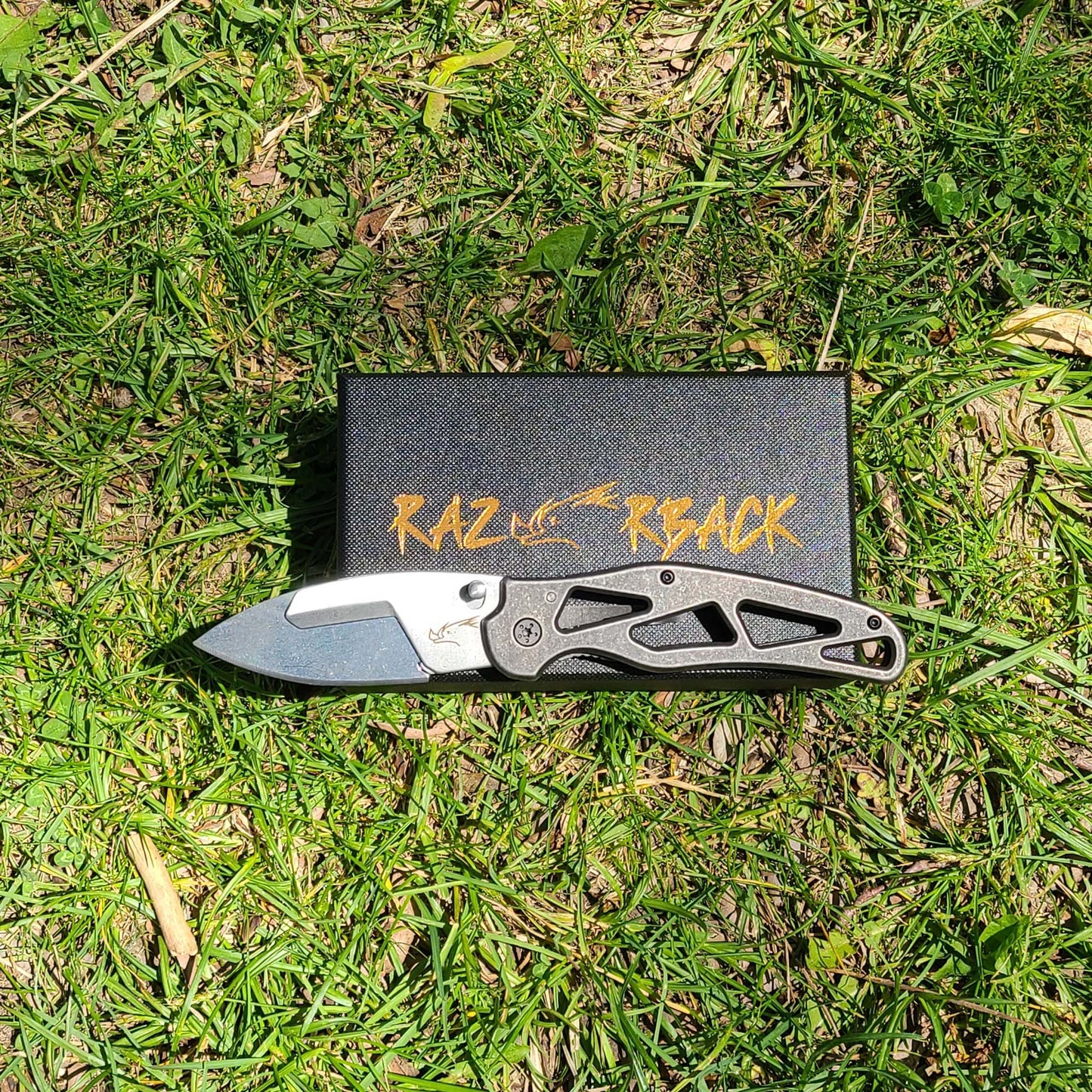 Razorback Signature Folding Knife, 9 Interchangeable Blades - Angler's Pro Tackle & Outdoors