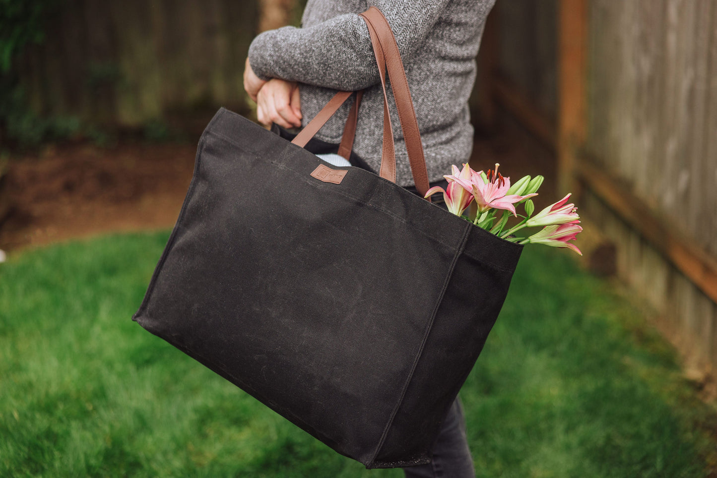 Picnic Time Market Waxed Canvas Tote with Leatherette Handles