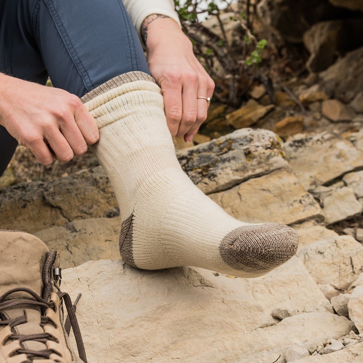 Minus33 Midweight - Day Hiker Crew Socks