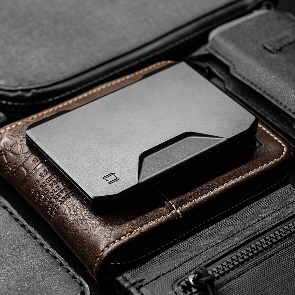 DANGO SK1 Slide Kick Wallet