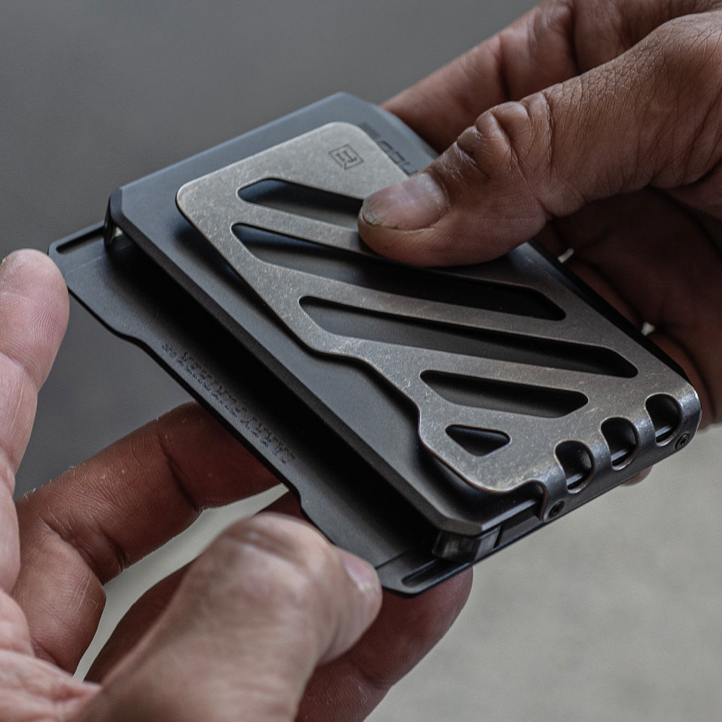 DANGO SK1 Slide Kick Wallet with Titanium Money Clip