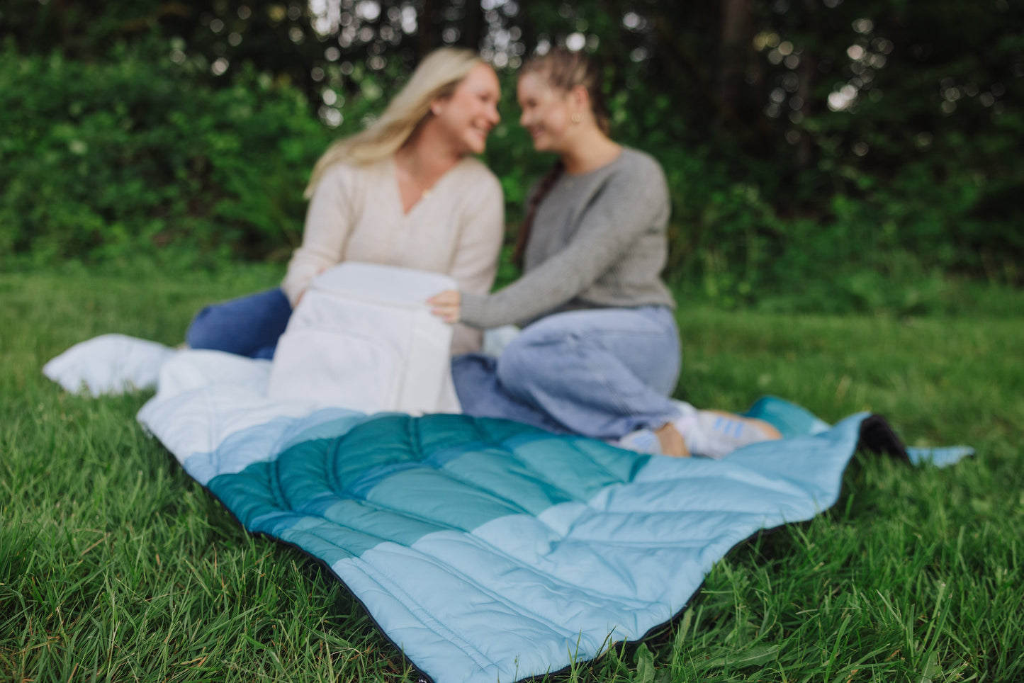 Picnic Time Aura Outdoor Puffer Blanket
