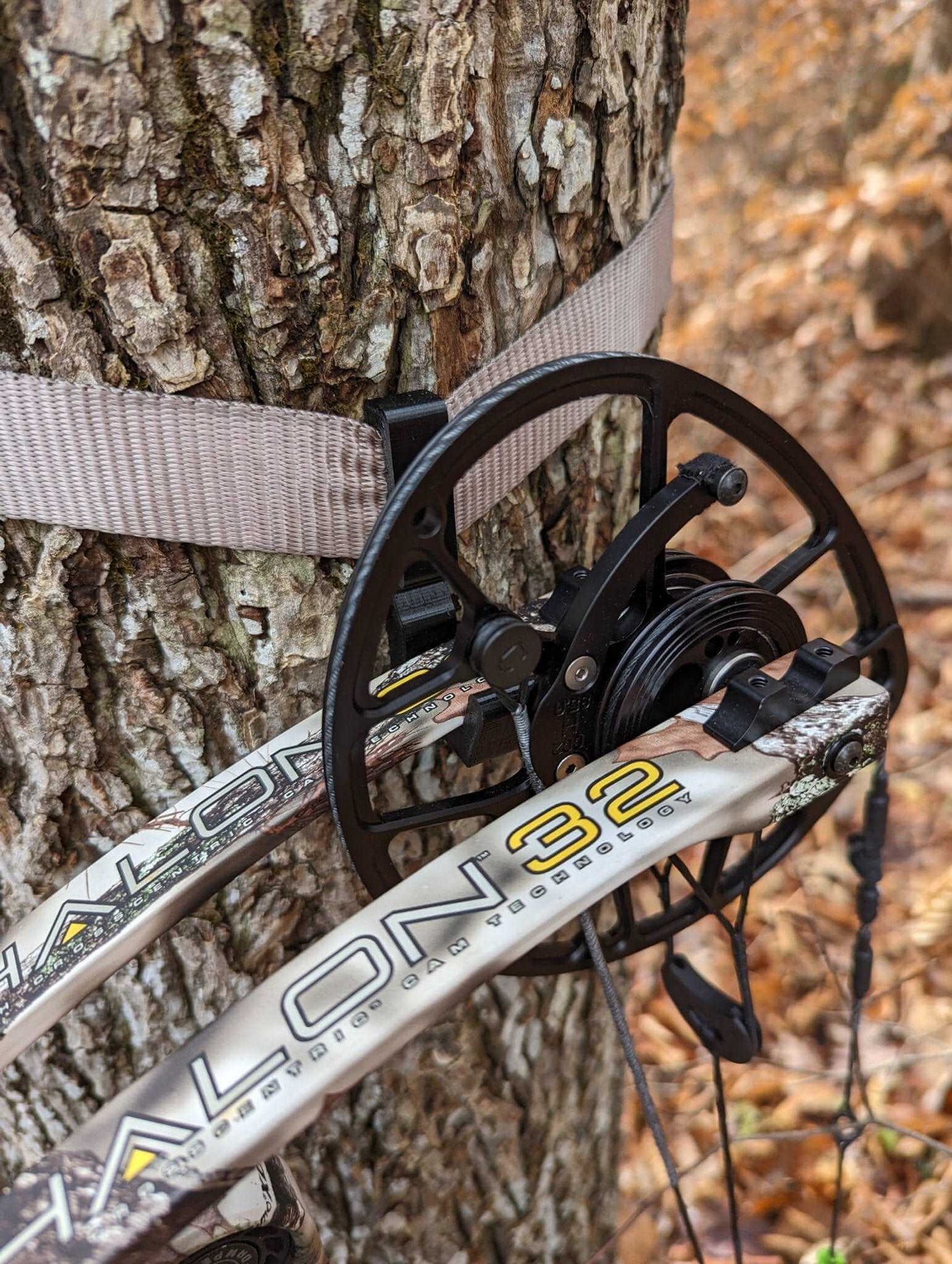 3D Hunting Solutions Split Limb Bow Hanger - Gear Strap for Saddle Hunting