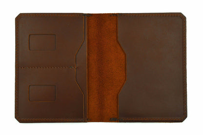 Trayvax Explorer Passport Wallet - Brown