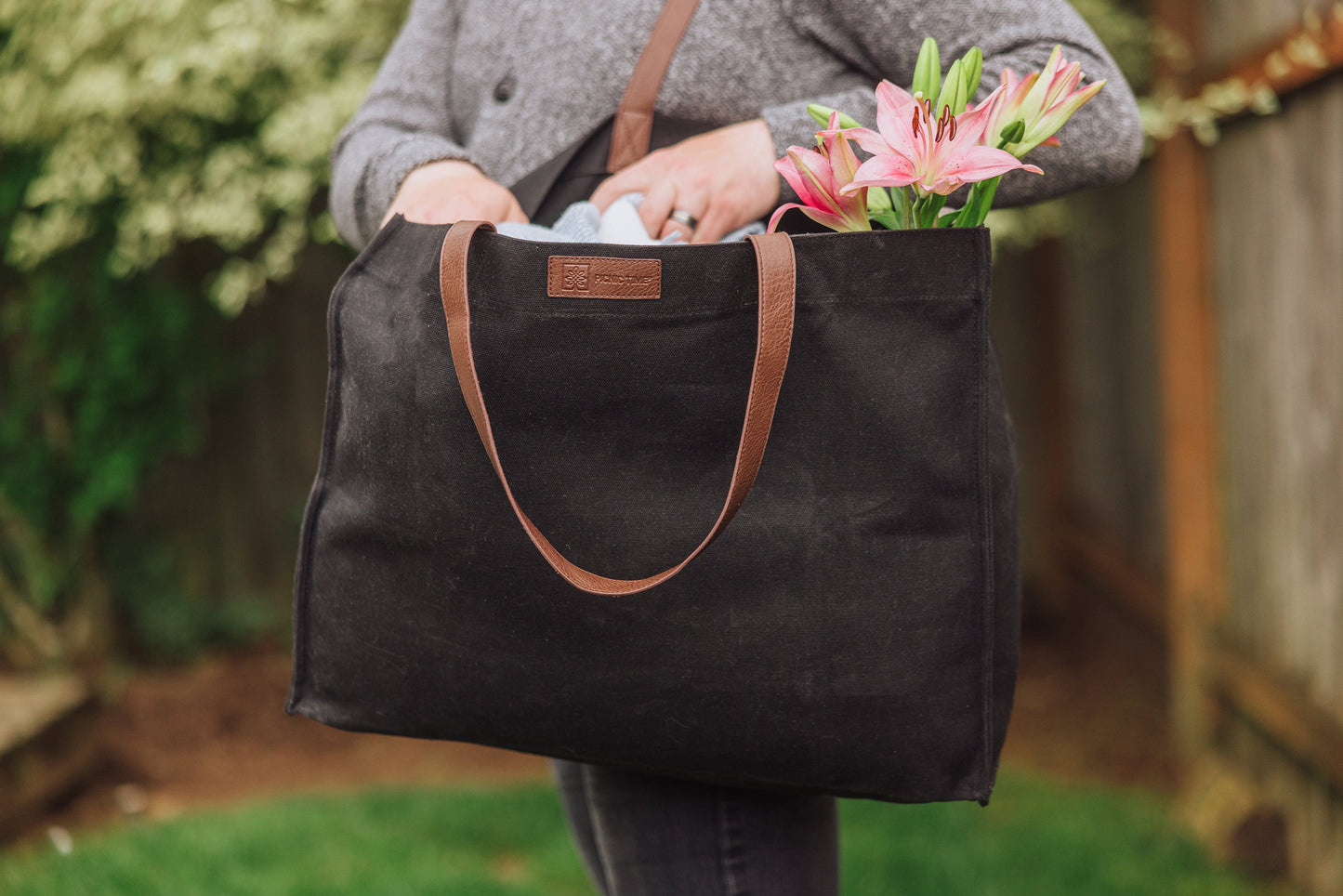 Picnic Time Market Waxed Canvas Tote with Leatherette Handles