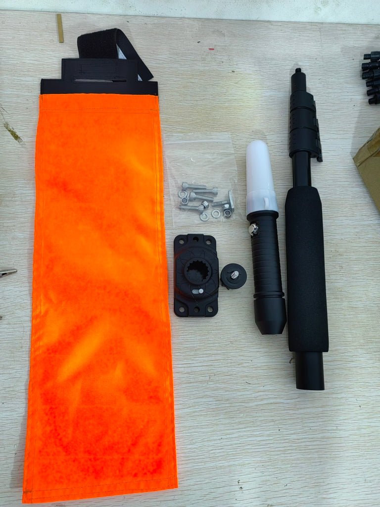 YakGadget BeaconFlex - Telescopic Visibility Safety Light/Flag System - Angler's Pro Tackle & Outdoors