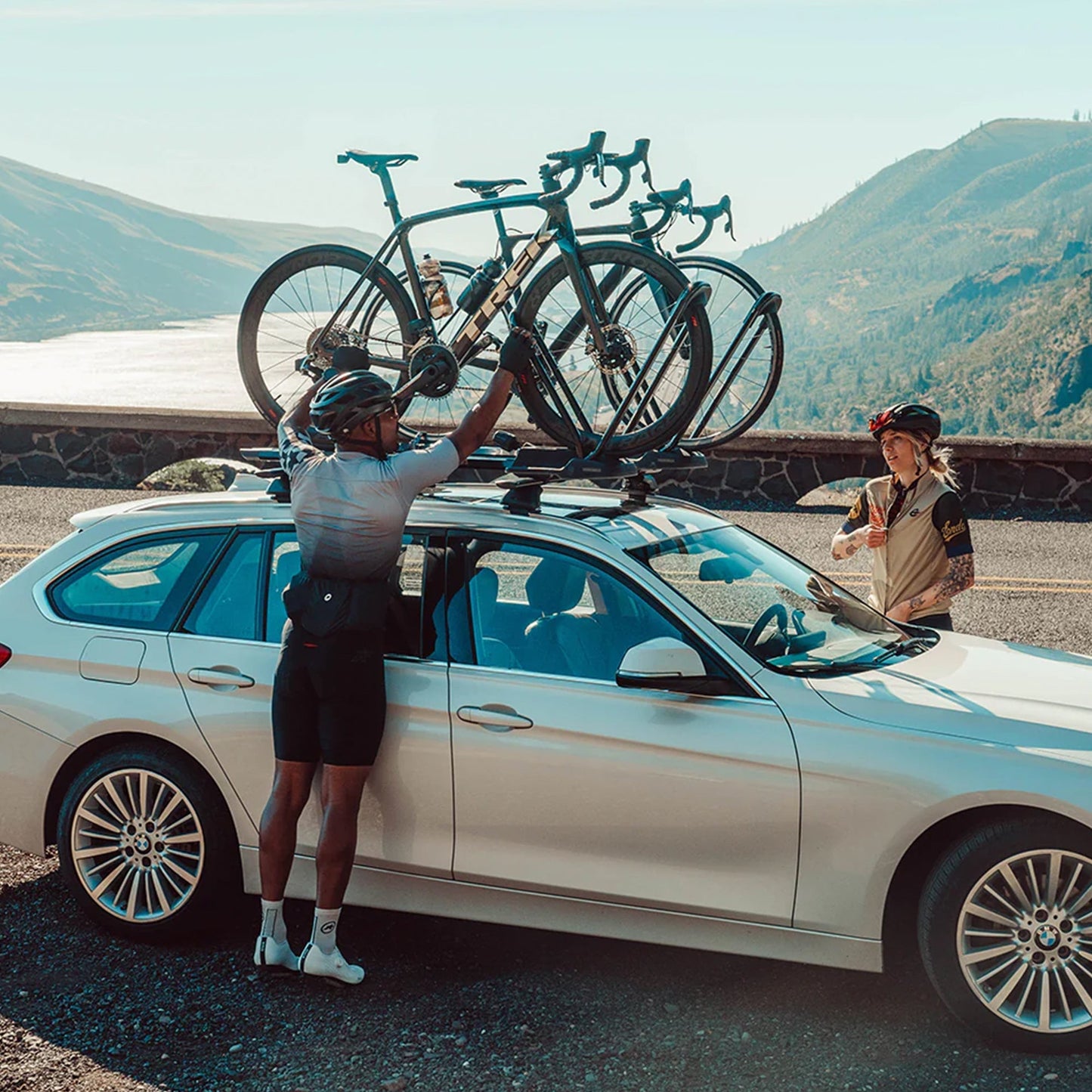 Yakima HighRoad Rooftop Upright Bike Mount with TorqueRight Knob and Tray, Black - Angler's Pro Tackle & Outdoors