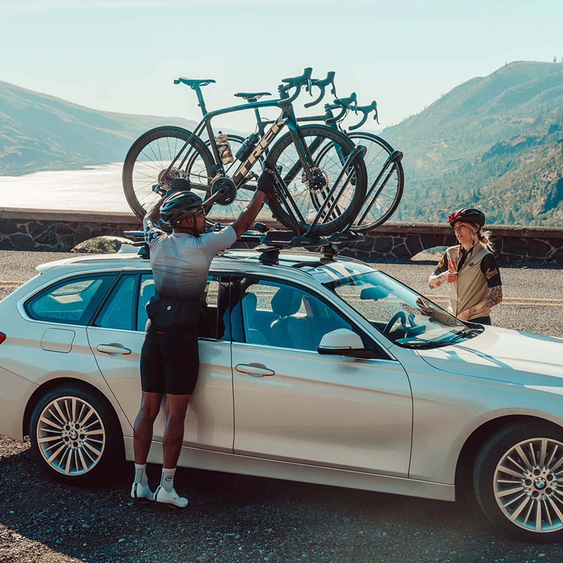 Yakima HighRoad Rooftop Upright Bike Mount with TorqueRight Knob and Tray, Black - Angler's Pro Tackle & Outdoors